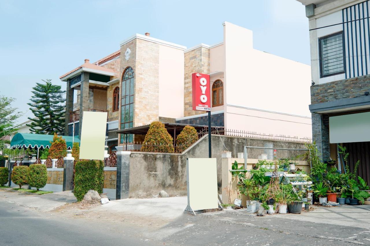 Vaccinated Staff - OYO 1611 Four D'home Solo Exterior foto