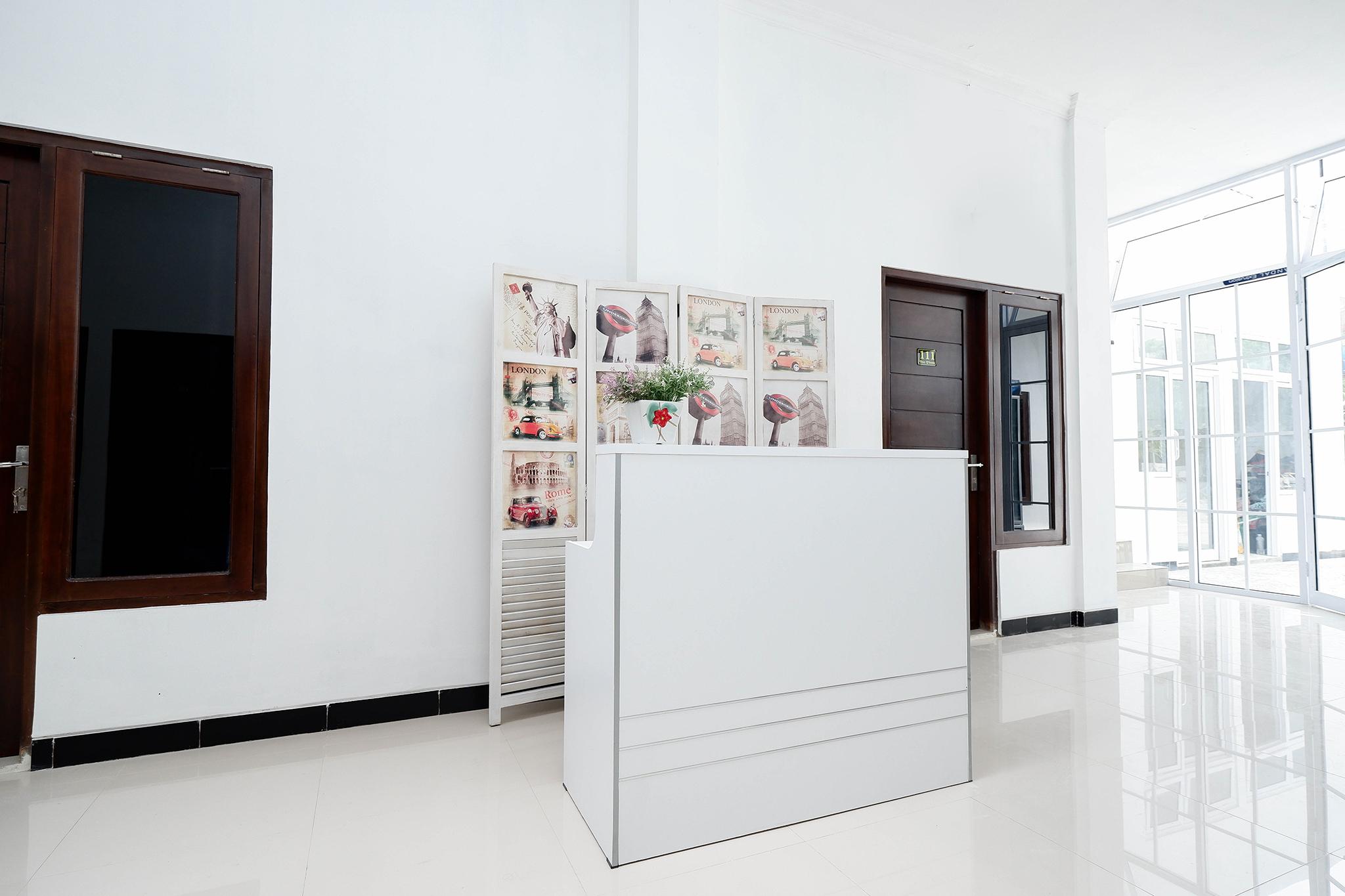 Vaccinated Staff - OYO 1611 Four D'home Solo Exterior foto